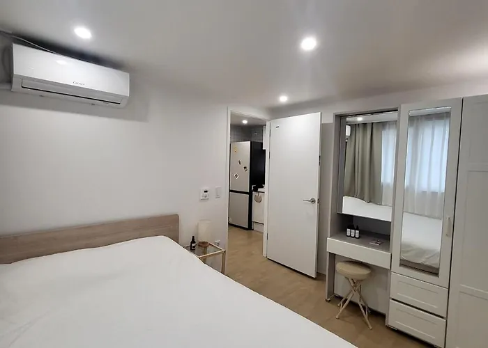 #seongsu #seoul-forest #han-river #queen-bed *